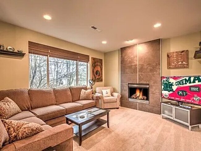 Building Photo - Stylish & Updated Home – 3BR/205BA, AC, Ne...