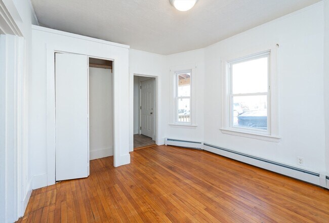 Building Photo - 26 Wilson St