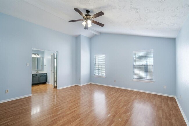 Building Photo - 4330 Heathfield Dr