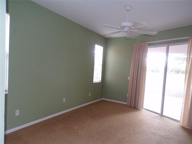 Building Photo - 2732 Royal Palm Dr