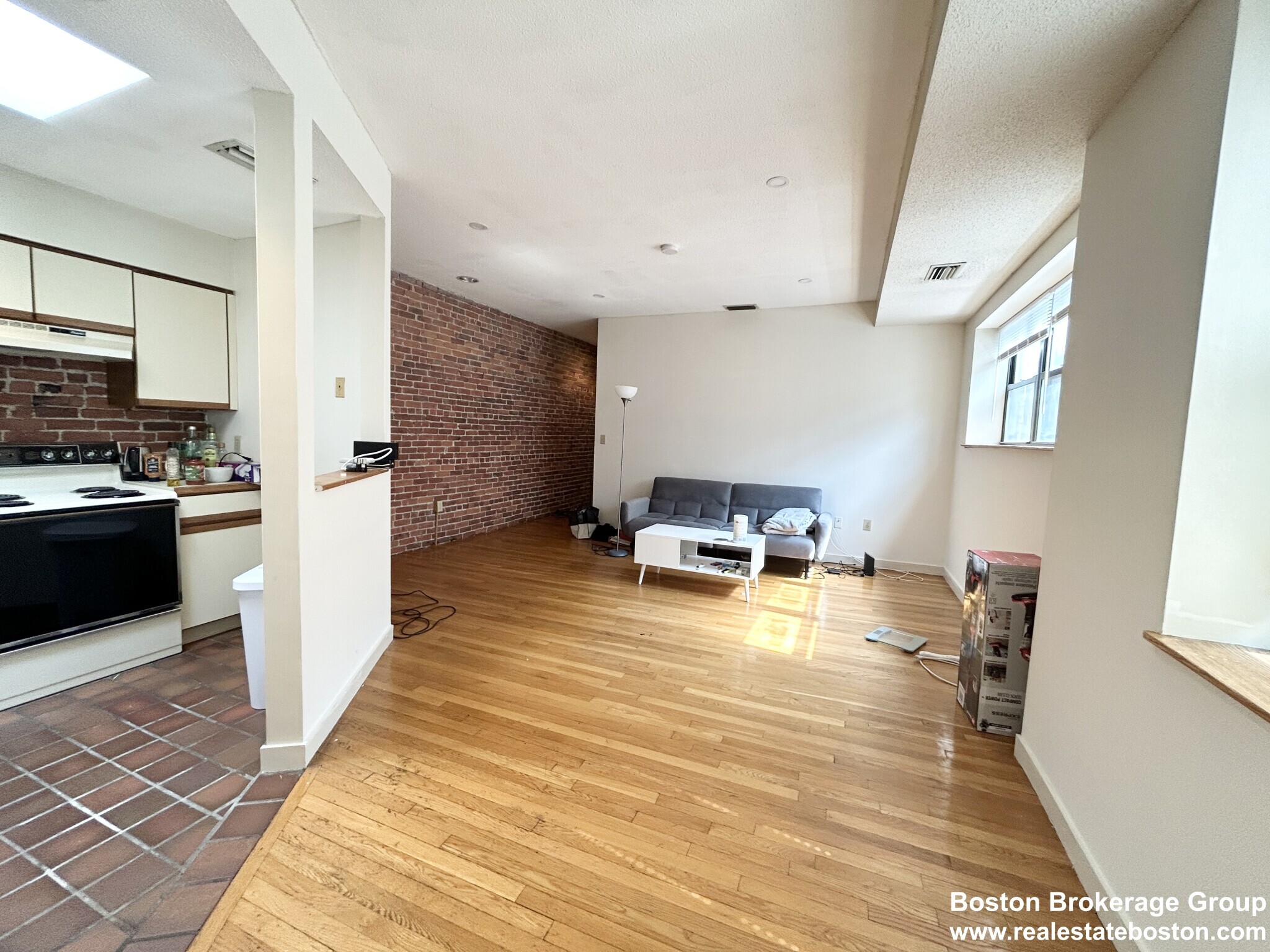 Building Photo - 71 Gainsborough St