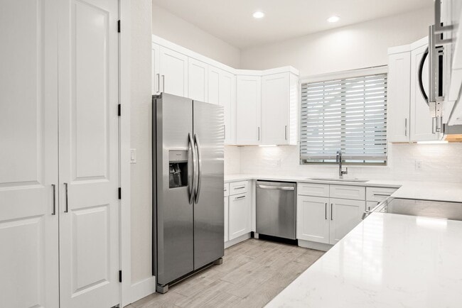 Building Photo - 22 Pinnacle Club Dr