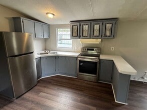 Building Photo - 2 Bedrooms - 2 Bathrooms