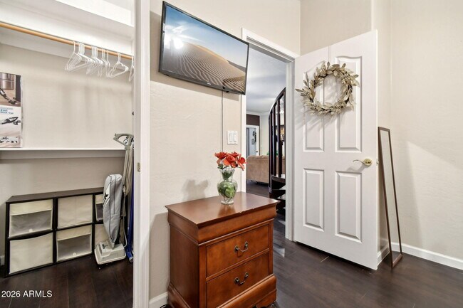 Building Photo - 2201 E Tahitian Way