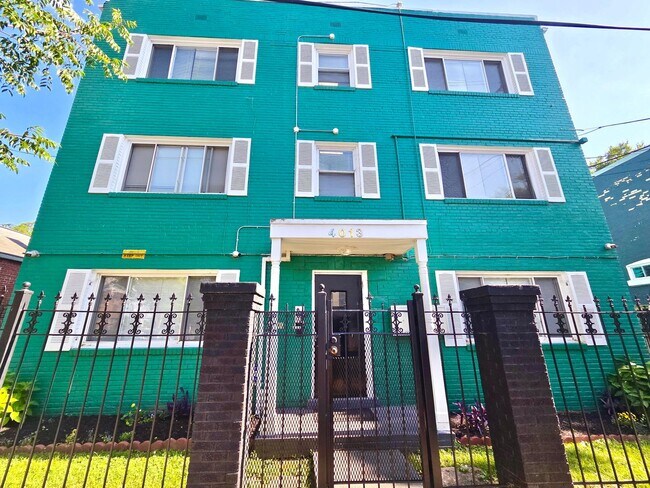 Primary Photo - Charming 2 BR/1 BA Apartment in Deanwood –...