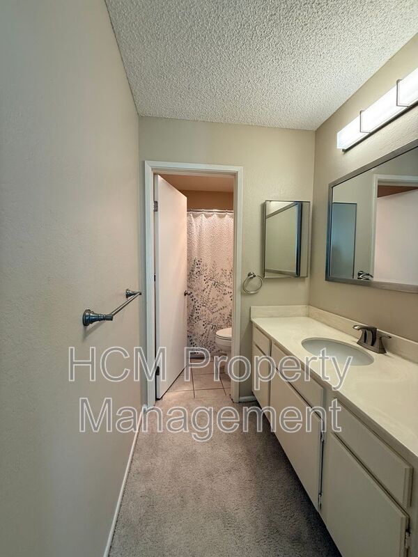 Building Photo - 4852 Cabana Dr