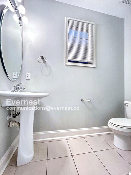 Building Photo - 1305 Sweetbriar Cir