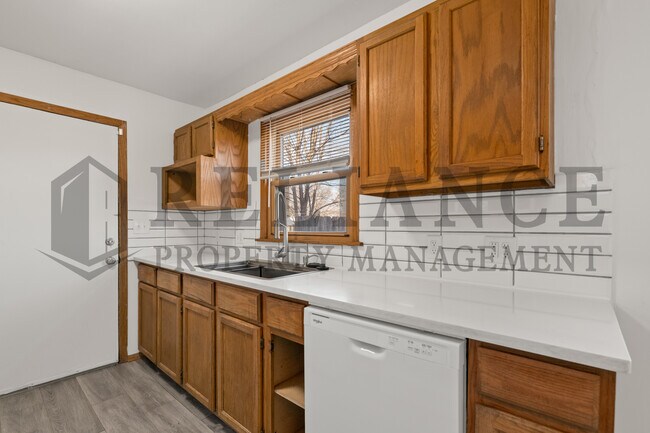 Building Photo - 2803 S Glenn Ave