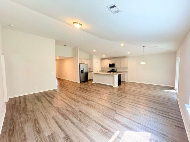 Building Photo - Welcome To Heritage New River Side
