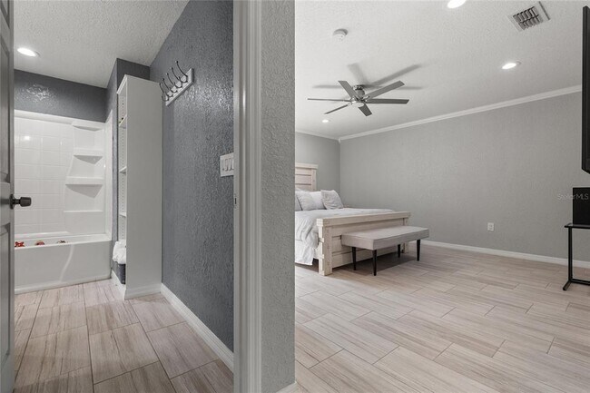 Building Photo - 1735 4th Ave E