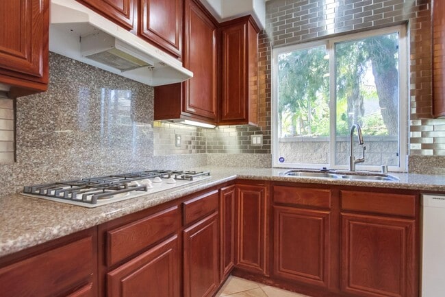 Building Photo - Beautiful 5 bedroom home in highly desired Carlsbad neighborhood