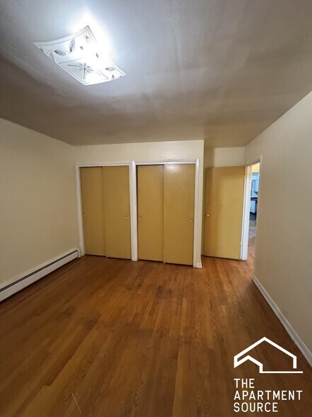 Building Photo - 7528 N Claremont Ave