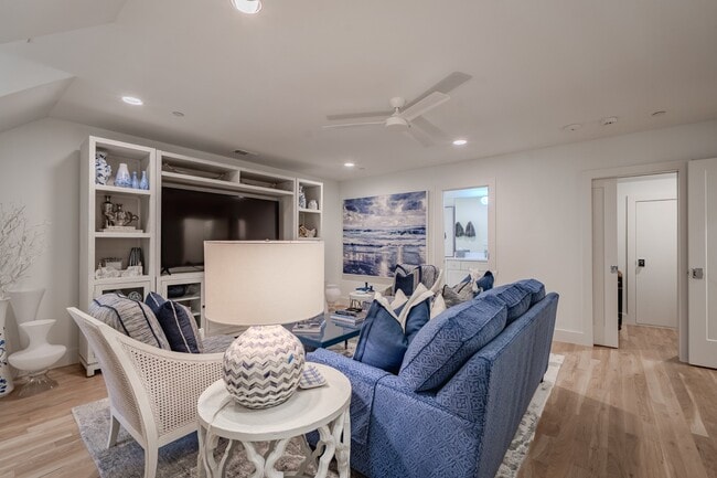 Building Photo - Open Concept custom build by Hudson Co in Highland Park!