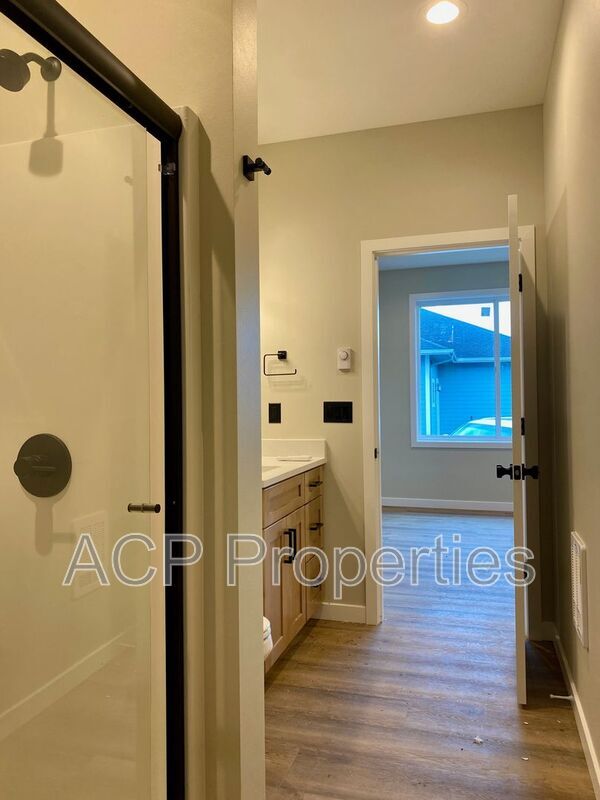 Building Photo - 110 Baker St