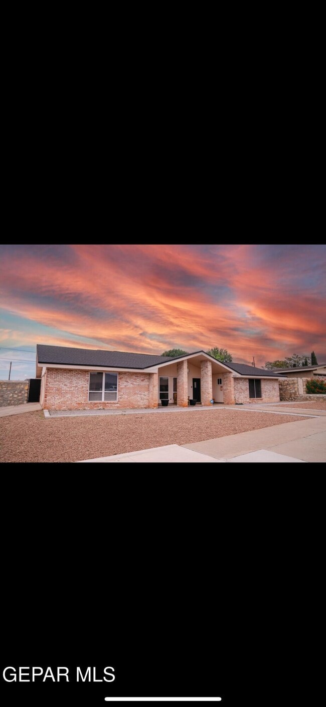 Building Photo - 9001 Lait Dr