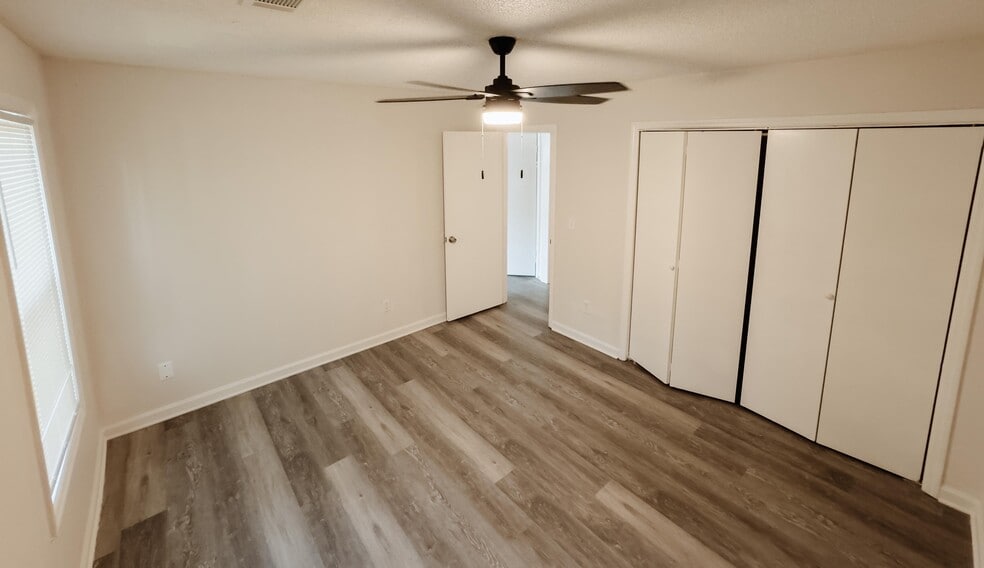 Building Photo - 4001 Hawthorne Cir SE