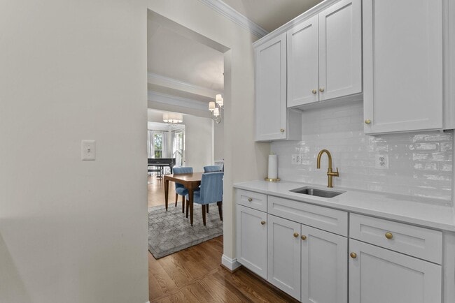 Building Photo - 4039 Cray Dr