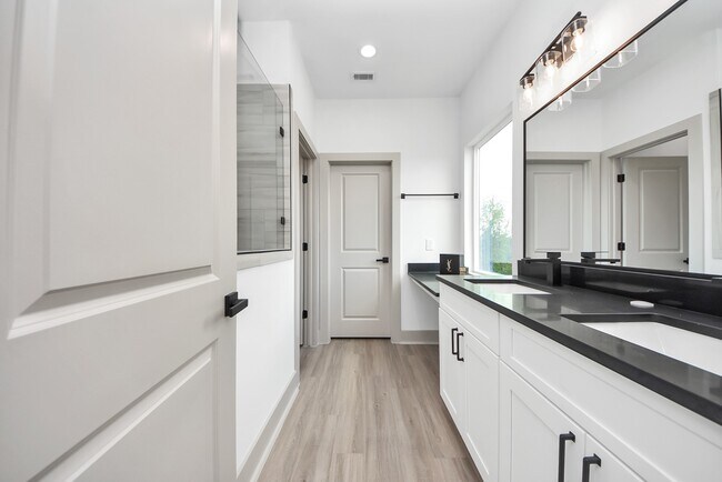 Building Photo - 5303 Kindred Gdn Ln