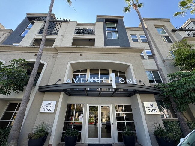 Building Photo - Stunning 1Bd/1Ba Condo in The Heart of Irv...