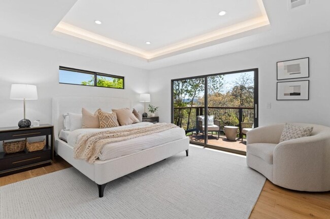 Building Photo - 810 W California Way