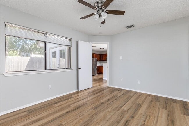Building Photo - 1803 Heatherglen Ln