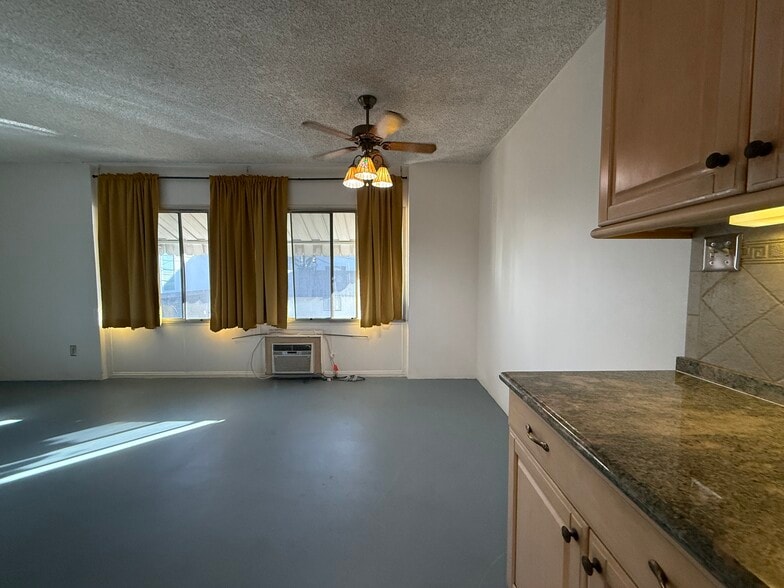 Building Photo - 250 Linden Ave