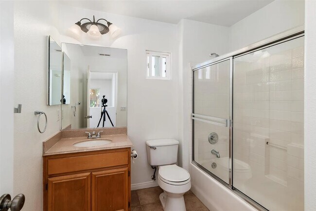 Building Photo - 6081 Paseo Monona
