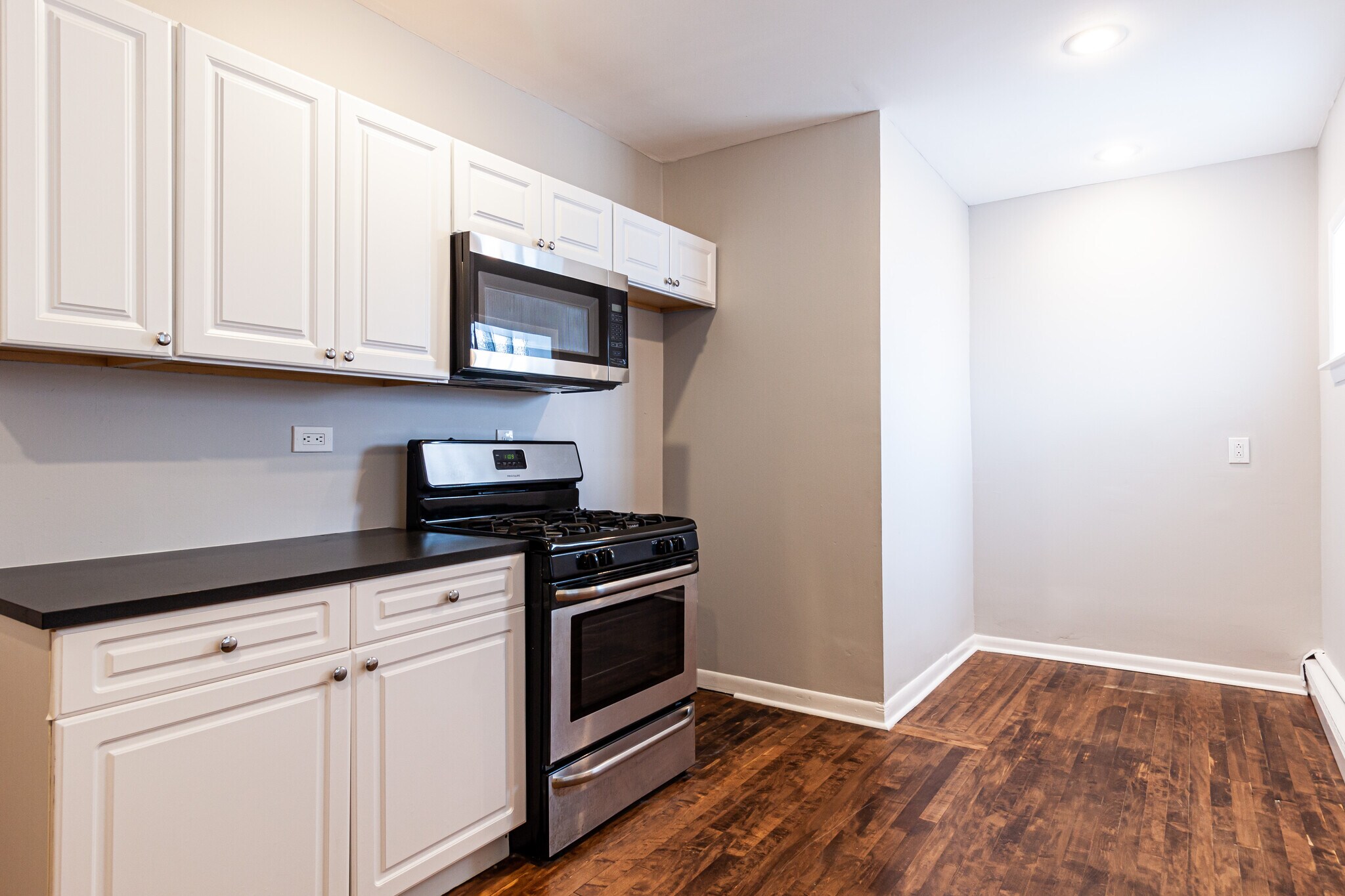 Building Photo - 3823 N Drake Ave