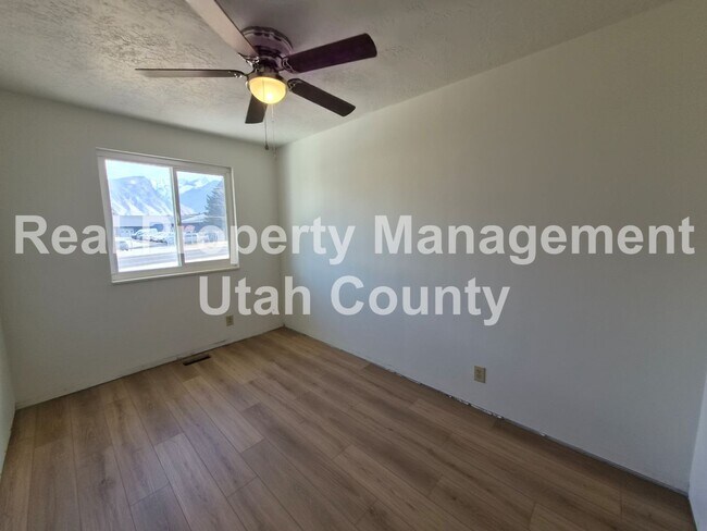 Building Photo - Orem Townhome New Flooring Finished soon