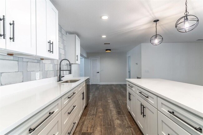 Building Photo - 16880 SE 63rd Ln
