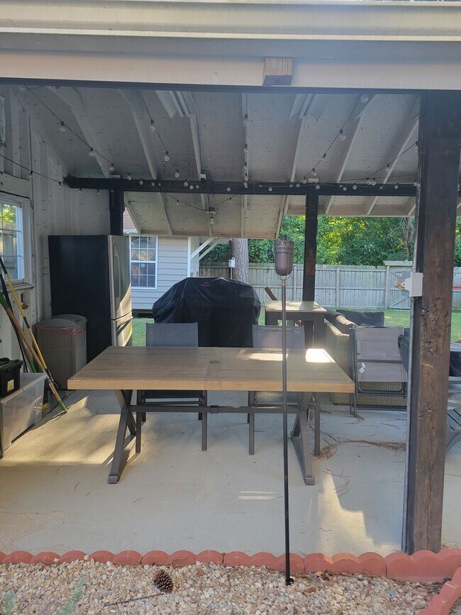 Building Photo - 4BR / 4BA Single-Family Home Near Norfolk ...
