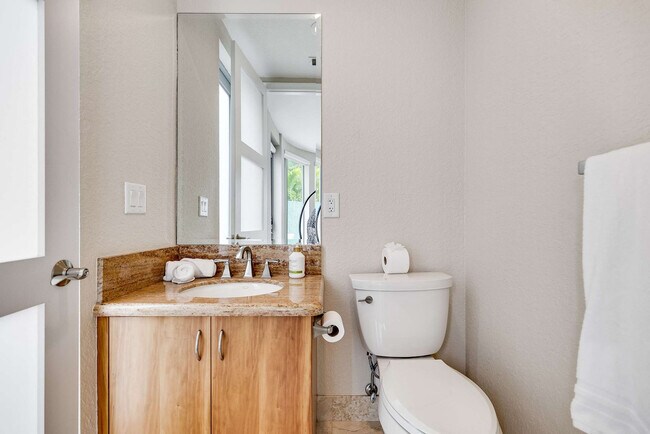 Building Photo - 1412 SE 2nd St