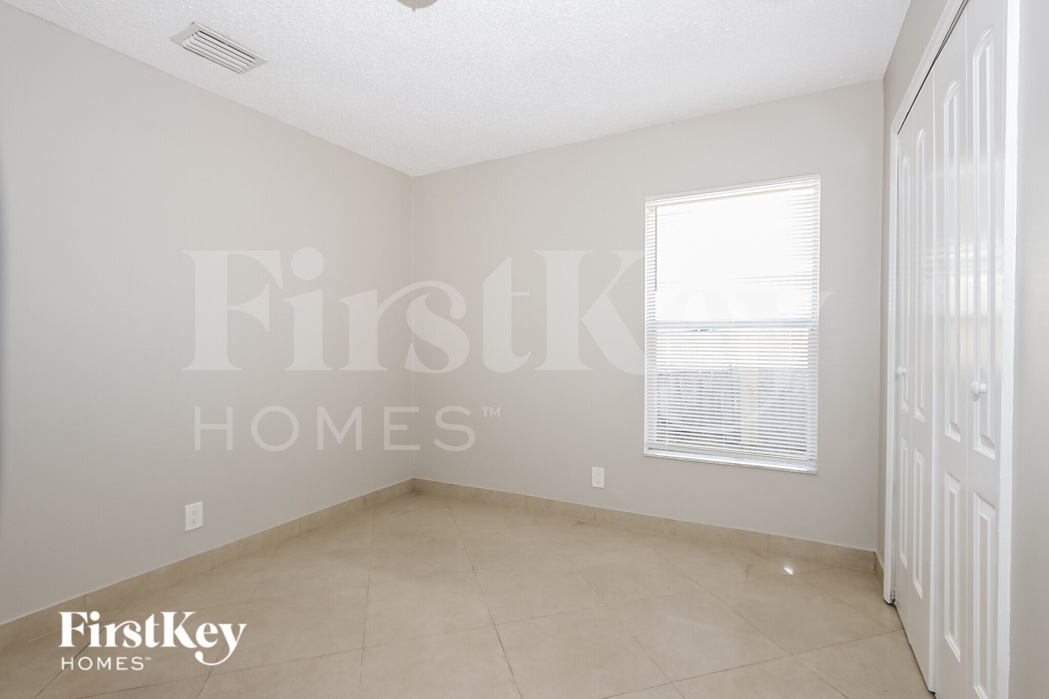 Building Photo - 6321 Hollywood St