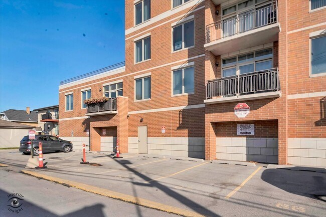 Building Photo - 4330 N Neva Ave