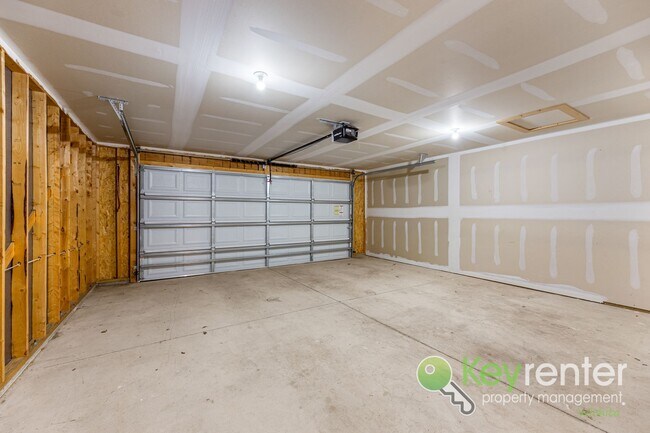 Building Photo - E 69th Ct N Duplex