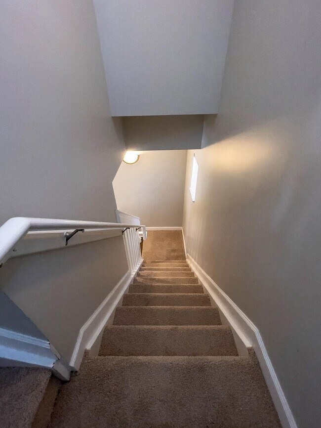 Building Photo - 2343 Vintage Dr