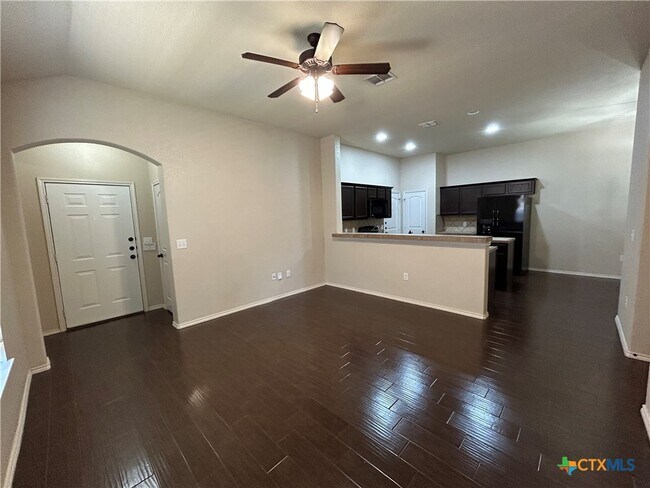 Building Photo - 692 Creekside Cir