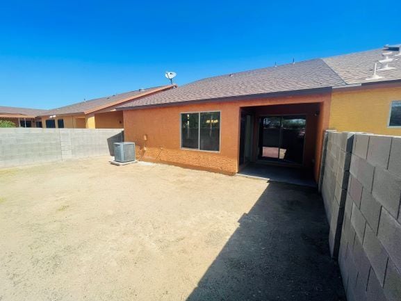 Building Photo - House For Rent