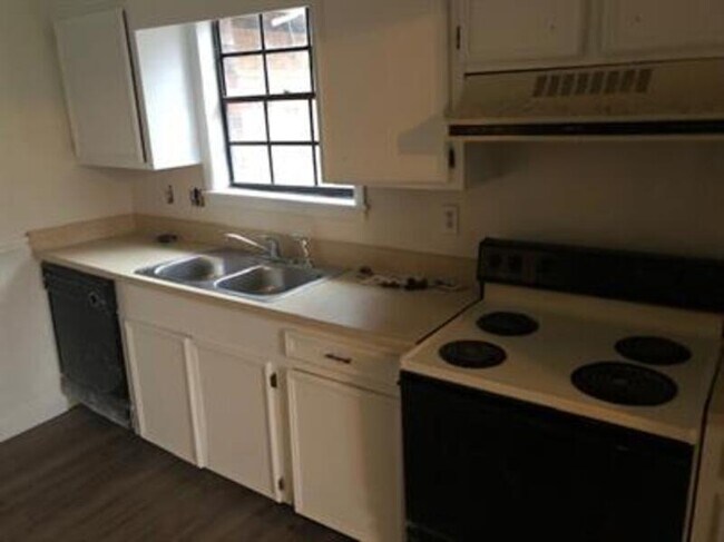 Building Photo - 539 Woodland Hills Pl
