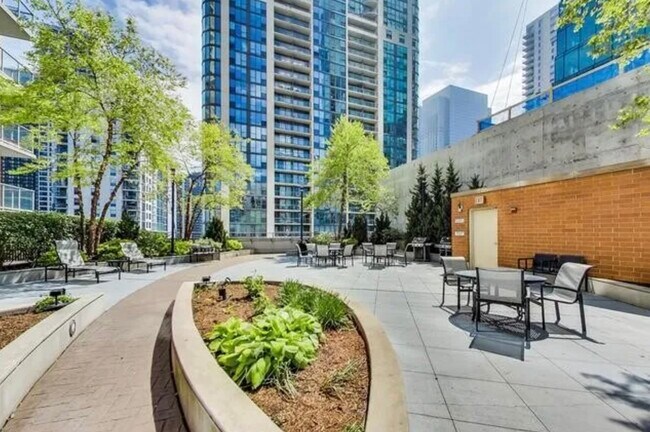 Building Photo - 420 E Waterside Dr