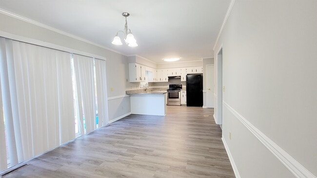 Building Photo - 830 Larch Way