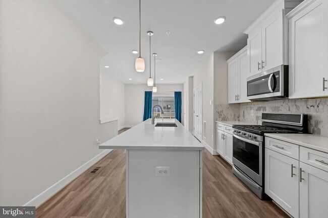 Building Photo - 148 Stowe Dr