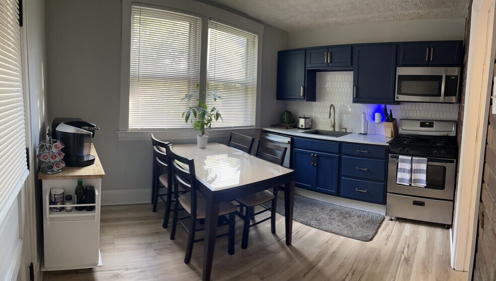 Kitchen - 3819 Applegate Ave