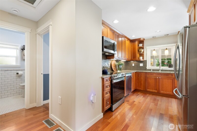 Building Photo - 1815 11th Ave