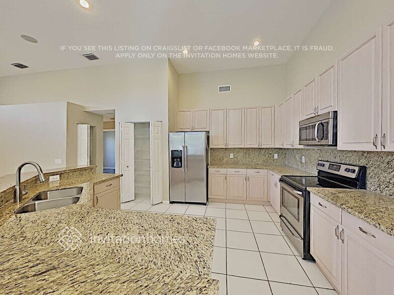 Building Photo - 8227 NW 41st St