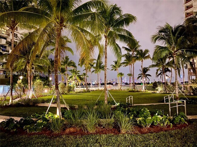 Building Photo - 1500 Bay Dr E