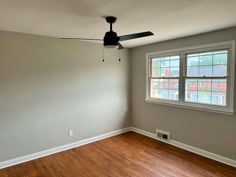 Building Photo - 1708 Hartsdale Rd