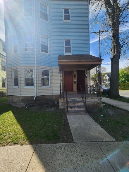 Building Photo - 722 Winchester Ave