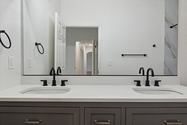 Building Photo - $1,000 DEPOSIT!!!! Fully Remodeled Three Bedroom, Two Bathroom Condo