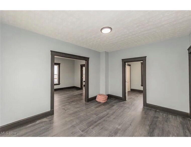 Building Photo - 1431 Rowley Ave